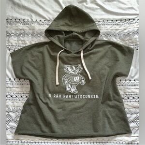 Wisconsin Badgers Cropped Tri-Blend Short Sleeve Hoodie